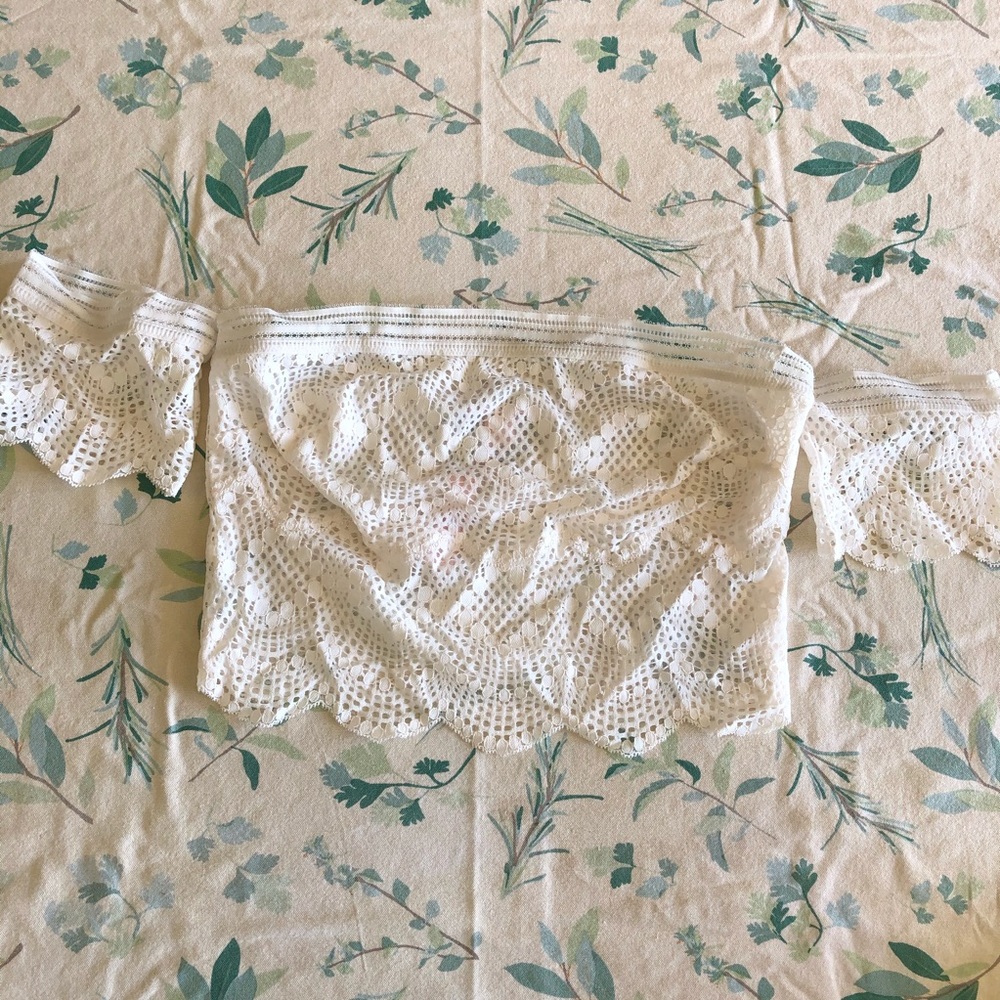 NWT Victoria’s Secret Lace Crop Top - Picture 2 of 6